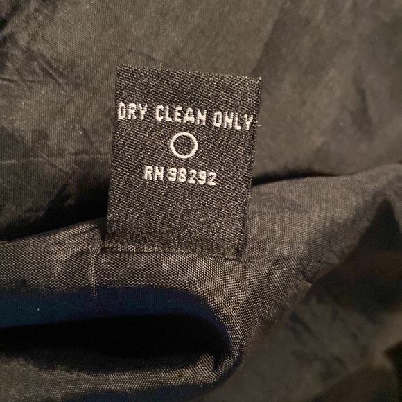 Tibi Black & White Geometric Chevron Print Pleated Skirt - 6 - Picture 11 of 11